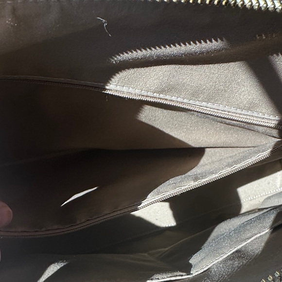 Coach Outlet Gallery Tote Bag in Ivory Chalk - Picture 4 of 12